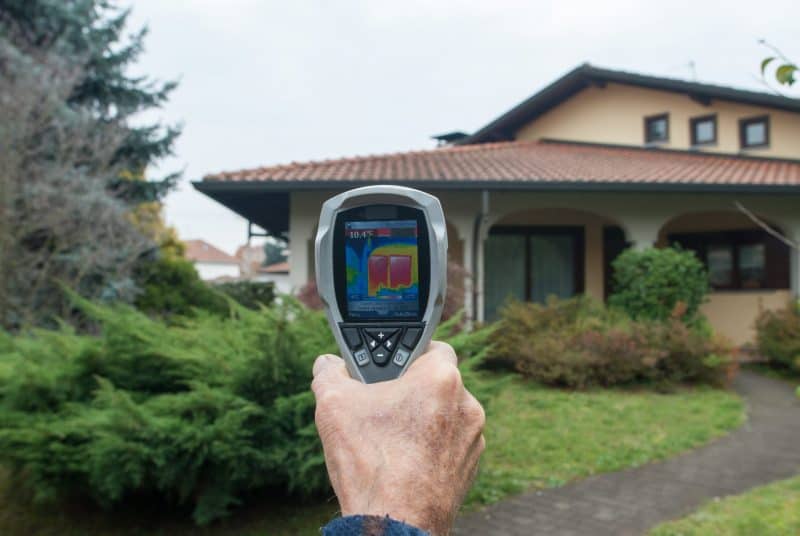 Thermal imaging of a home t o look at heat